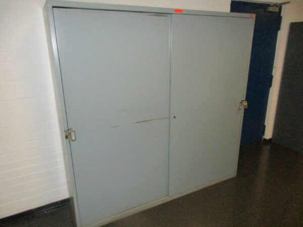 UNBEKANNT magazine / sliding door cabinet