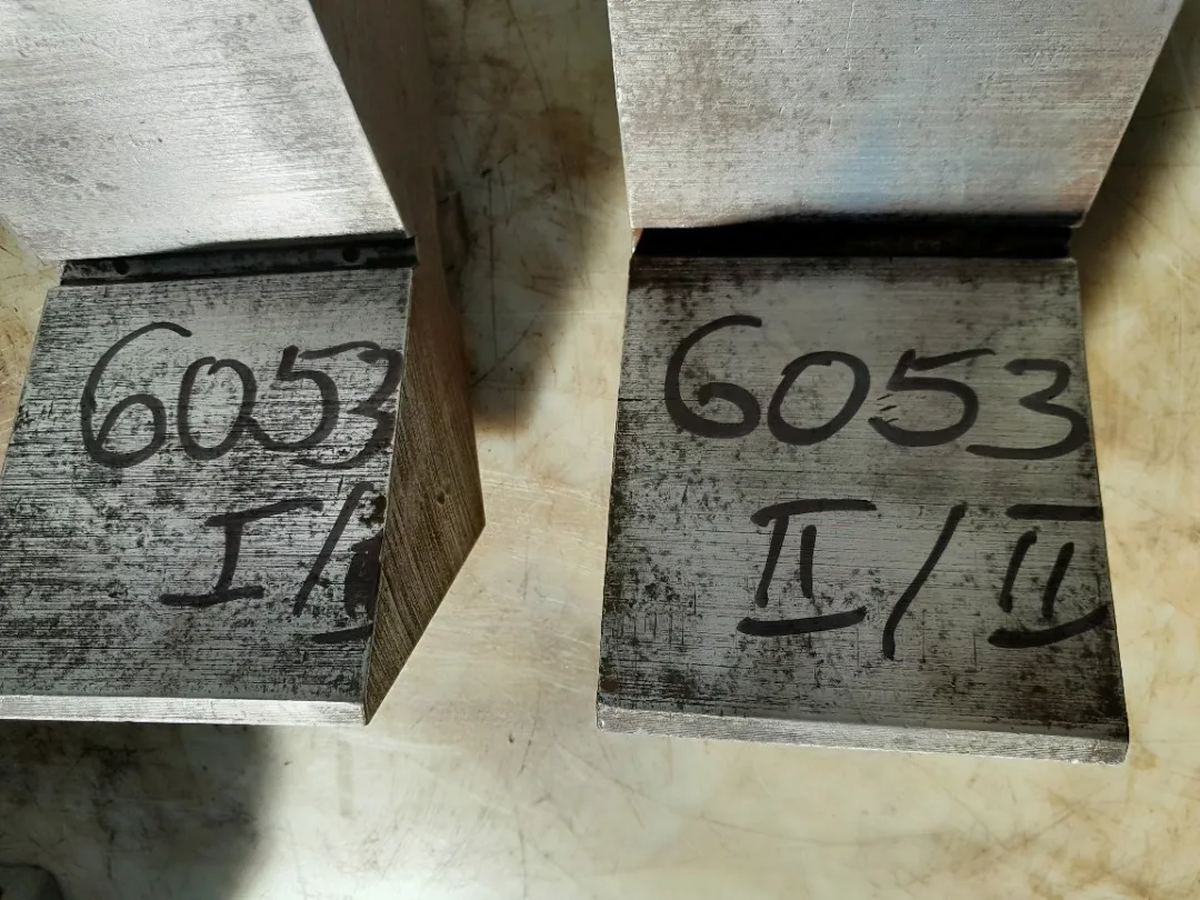 2x PRISMA 220*120*125 mm  UNBEKANNT