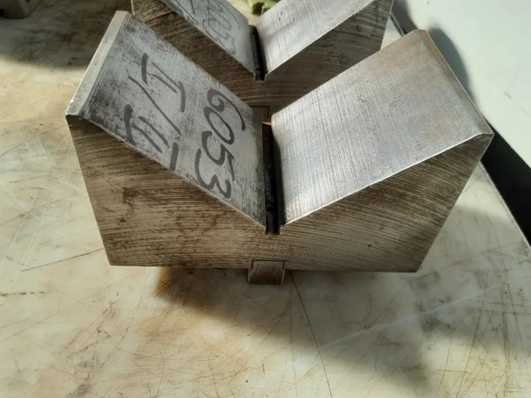 2x PRISMA 220*120*125 mm UNBEKANNT