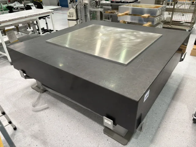 Alternative view of 2000 x 2000 x 350  MITUTOYO